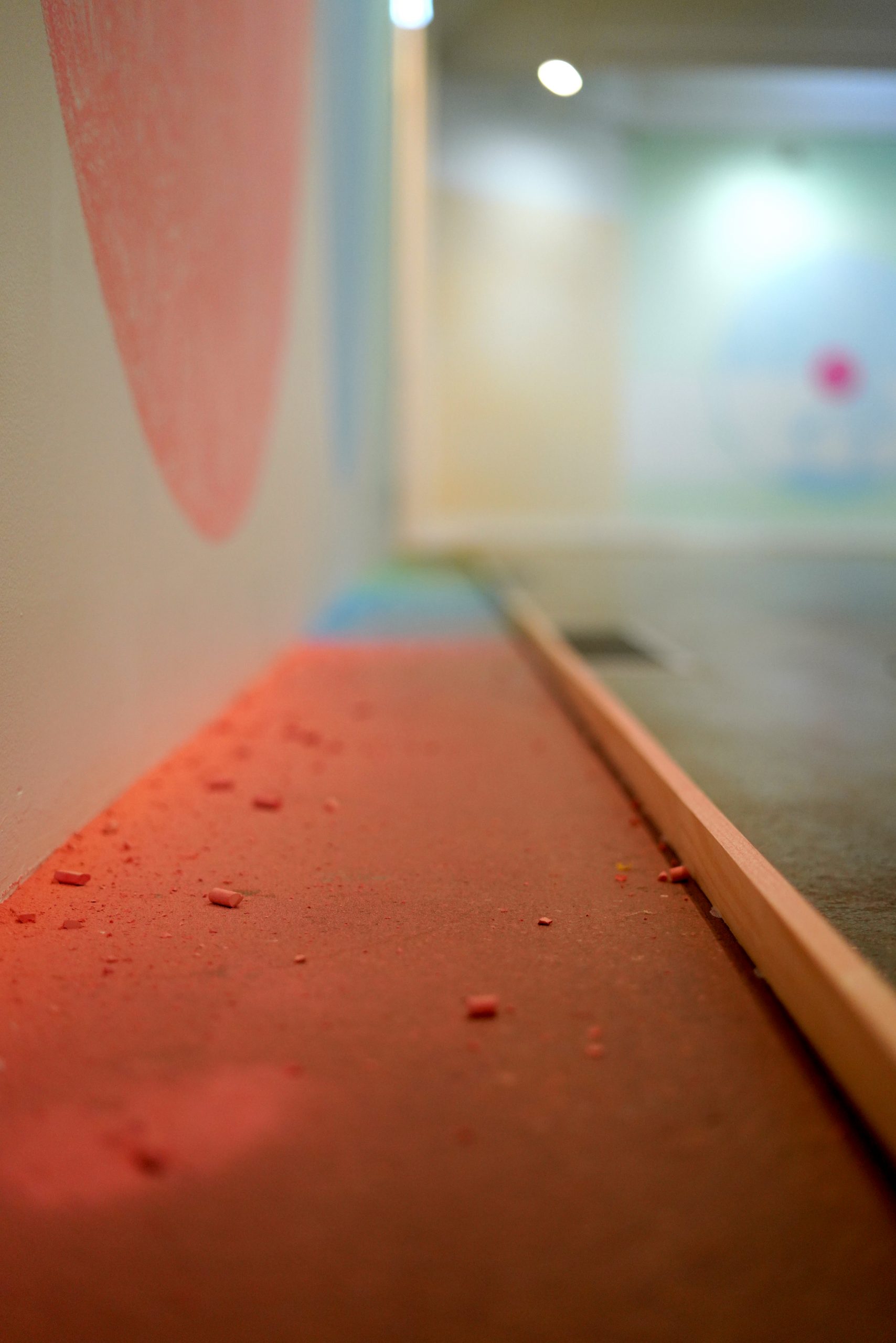 Nick Selenitsch, O, 2021, chalk drawing. Installation view, Benalla Art Gallery.